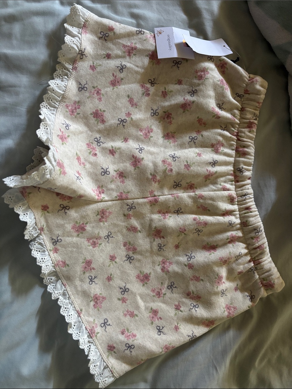 Floral Lace-Trim Shorts - Pink Cream - Picture 4 of 4
